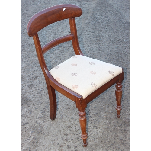 122 - A set of 4 William IV period mahogany dining chairs with upholstered seats