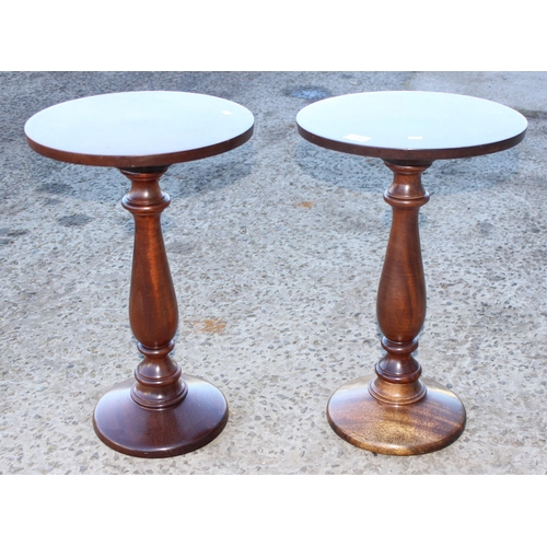 152 - A pair of antique style mahogany side table with turned supports, each approx 38cm wide x 59cm tall