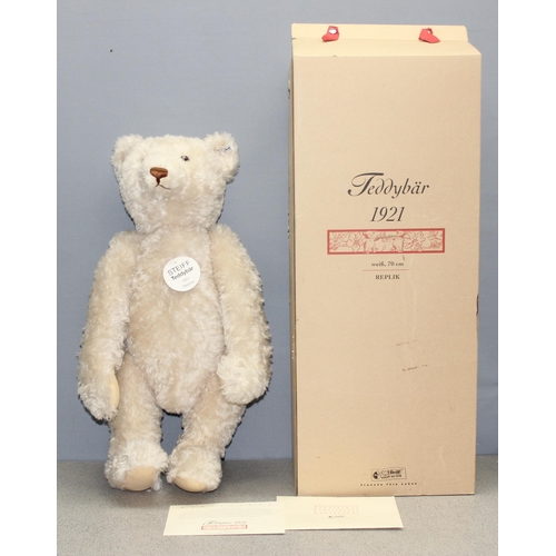 1542 - Steiff fully-jointed 'Hug' Teddy Bear - 1921 replica limited edition (378/1921) from the Steiff arch... 