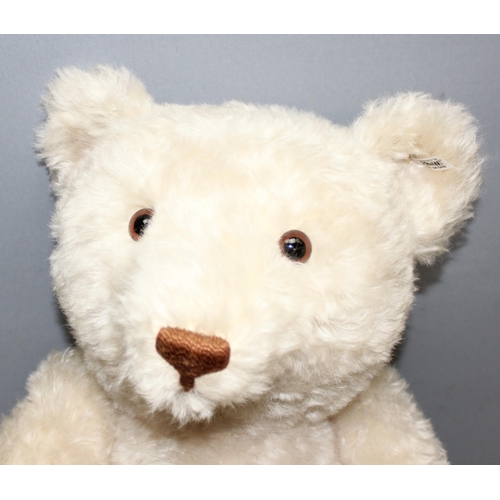 1542 - Steiff fully-jointed 'Hug' Teddy Bear - 1921 replica limited edition (378/1921) from the Steiff arch... 