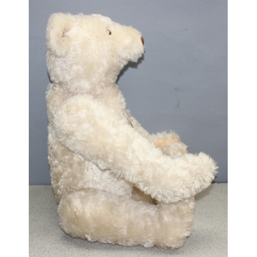 1542 - Steiff fully-jointed 'Hug' Teddy Bear - 1921 replica limited edition (378/1921) from the Steiff arch... 