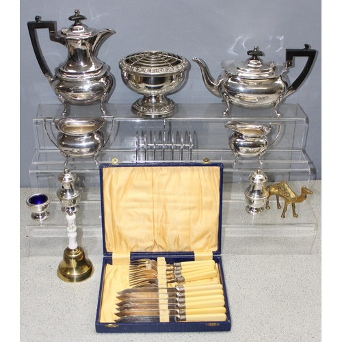 1043 - Qty of mixed metalware to include silver plate approx. 3.9Kg