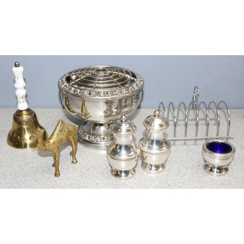 1043 - Qty of mixed metalware to include silver plate approx. 3.9Kg