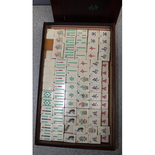 1552 - Complete boxed Mahjong set to include tile holders