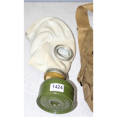 1424 - Vintage Soviet period Russian rubber gas mask with carry bag