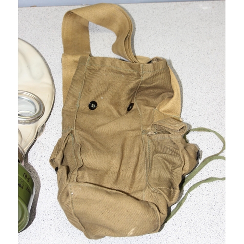 1424 - Vintage Soviet period Russian rubber gas mask with carry bag