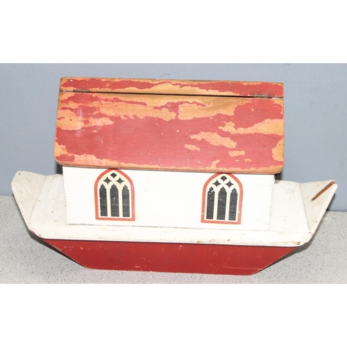 1533 - Vintage hand-painted Noah's ark wooden boat and selection of toy animals