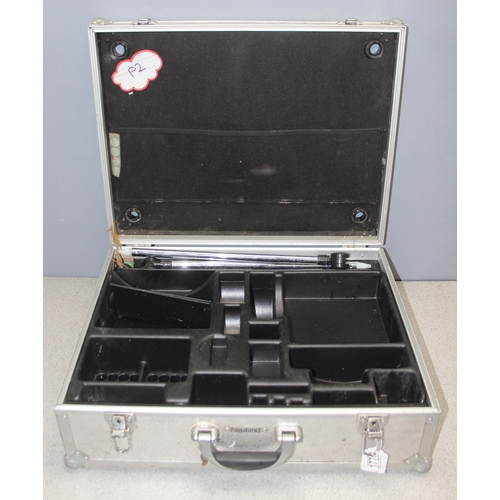 1778 - Neuland flight case with detachable legs, approx 56cm x 45cm