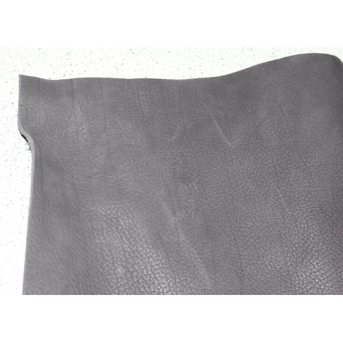 226 - Qty of leather offcuts in black, various thickness