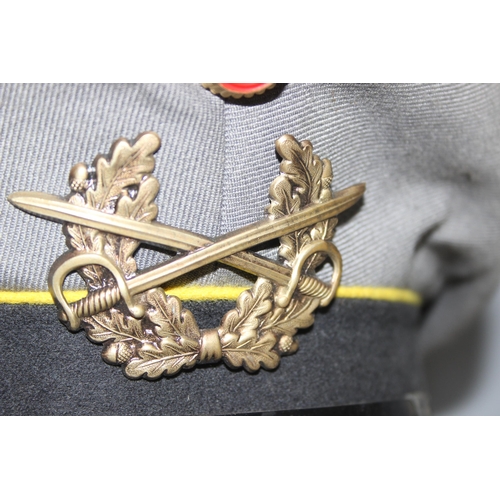 1423 - Military cap badges - 11 assorted military cap badges, various regiments to include 4/7th Royal Drag... 