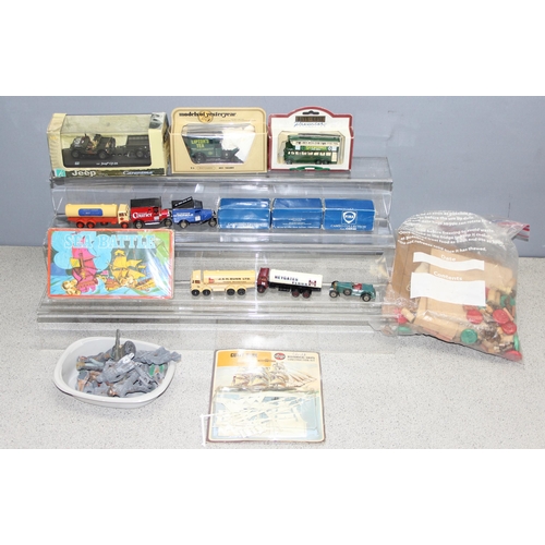 1535 - Mixed lot of toys to incl Sea Battle, boxed model cars etc