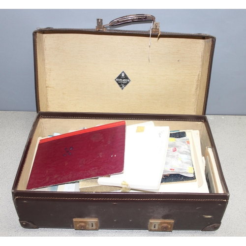 552 - Large qty of mixed ephemera to incl scrap books, cuttings etc in vintage suitcase