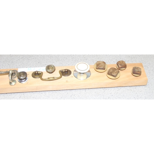 829 - Qty of assorted drawer handles mounted on boards (4)