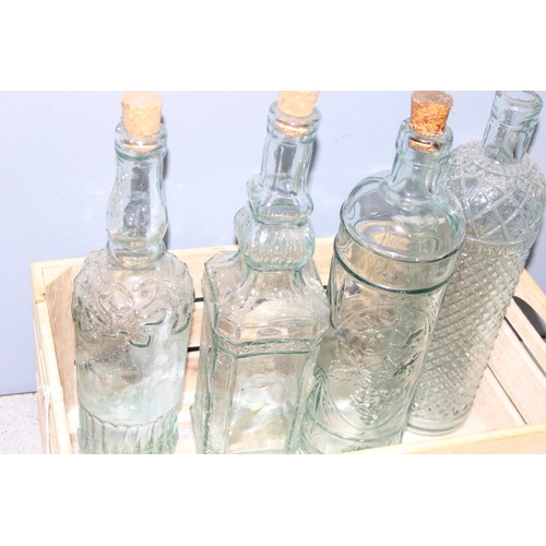 1705 - Small wooden crate with 4 decorative glass bottles with corks