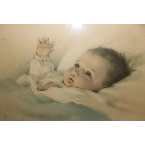 499K - Qty of prints to include 2 oval frames prints of babies and 3 underwater themes prints, a mirror and... 