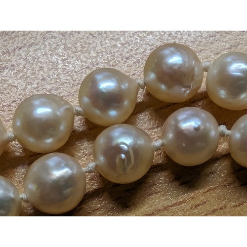 1168 - A vintage pearl necklace with 9ct gold clasp, marked and XRF confirmed, the pearls approx 6mm-7mm in... 