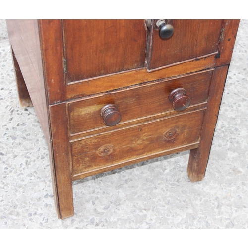 188 - A Georgian mahogany tray top bedside table or night stand with turned wooden handles, approx 45cm wi... 