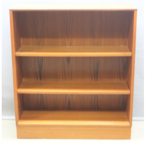 189 - Retro bookcase, approx 81cm wide x 28cm deep x 92cm tall