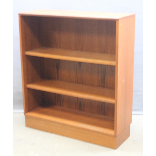 189 - Retro bookcase, approx 81cm wide x 28cm deep x 92cm tall