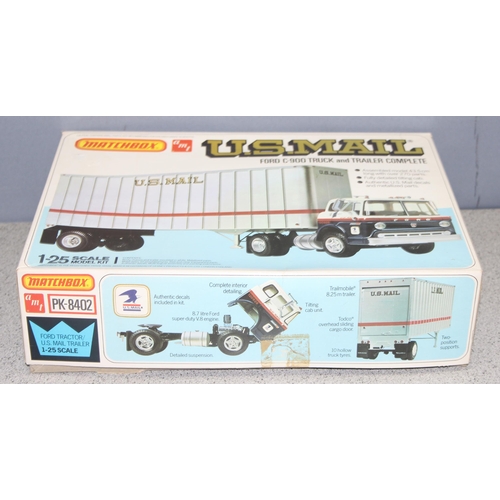 1547 - Matchbox/ AMT US Mail PK-8402 1/25th scale model kit of a Ford C-900 truck and trailer, in box