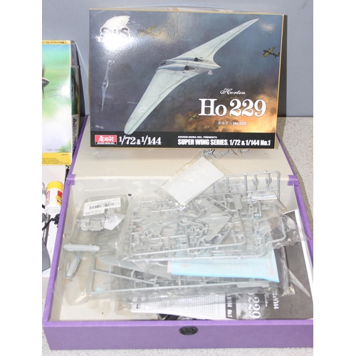 1505 - 2 model kits to include a Supermarine spitfire Mk.1 and Ho 229