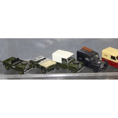 1517 - Qty of assorted small toy vehicles mainly Land Rovers to inc Oxford & Benbros