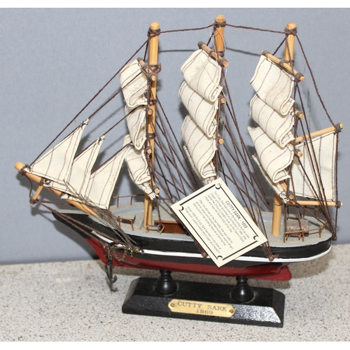 1519 - 6 assorted wooden model boats or galleons