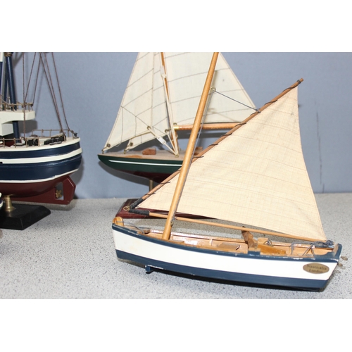 1520 - 8 assorted model boats, mainly wooden to inc trawlers & yachts