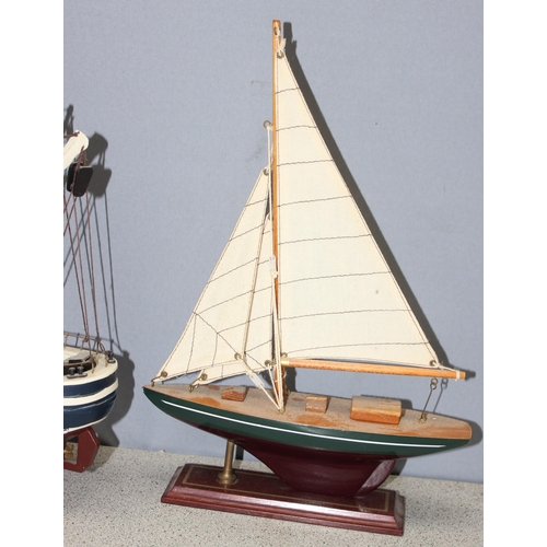 1520 - 8 assorted model boats, mainly wooden to inc trawlers & yachts