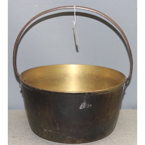 1700 - A vintage brass jam pan, approx 29cm in diameter