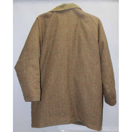 200 - Country leisure wear tweed type outdoor pursuits jacket, approx size M/L.