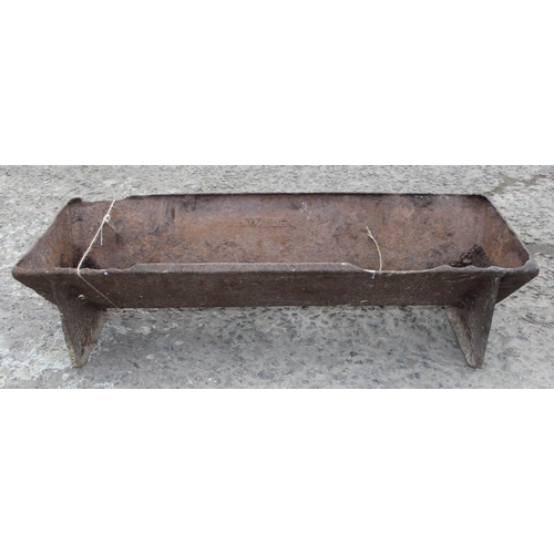 303 - Vintage cast iron feeding trough, approx 90cm wide