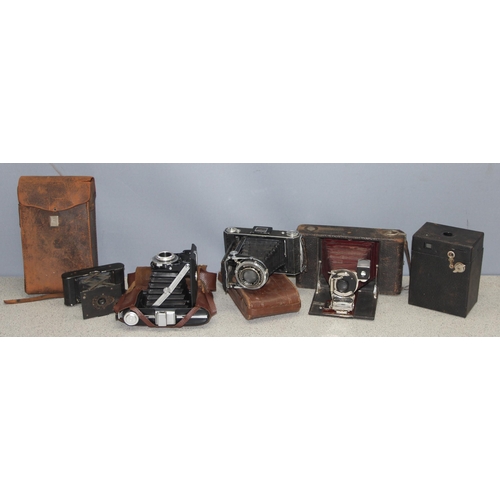 654 - Qty of vintage cameras to include Kodak