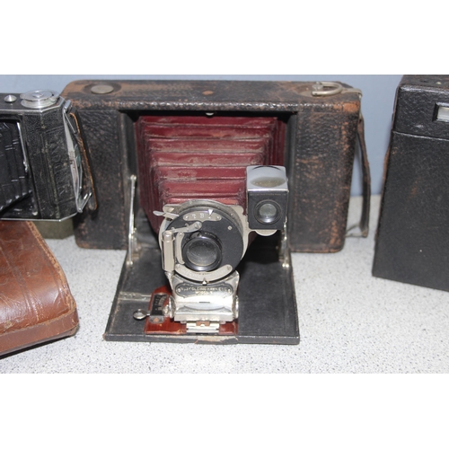 654 - Qty of vintage cameras to include Kodak