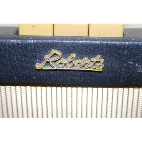 750 - A vintage Roberts RT7 radio