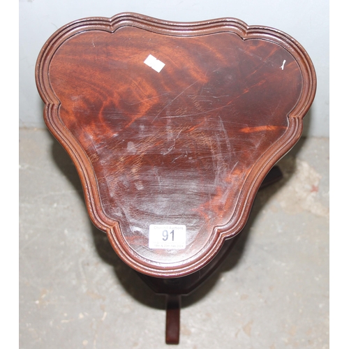 91 - Unusual shaped 3 tier clover shaped mahogany side table with spayed feet, approx 29cm W x 29cm D x 6... 