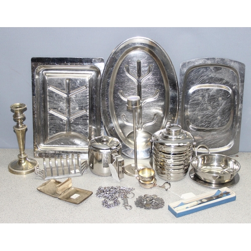 1009 - Qty of silver plated and other items to include carving trays and candle sticks, approx 5kg