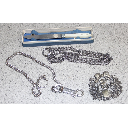 1009 - Qty of silver plated and other items to include carving trays and candle sticks, approx 5kg