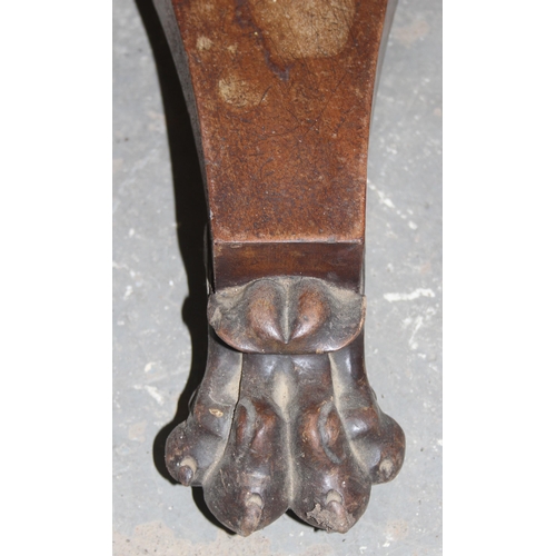 132 - A Victorian tilt topped mahogany breakfast table with pedestal base and lion paw feet, approx 120cm ... 