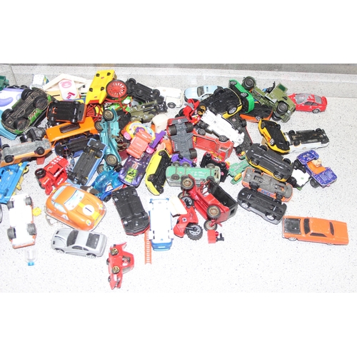 1525 - Qty of die-cast to vehicles to include examples by Matchbox and Lesney