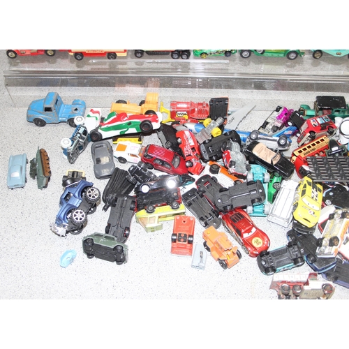 1525 - Qty of die-cast to vehicles to include examples by Matchbox and Lesney