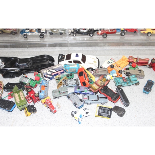 1526 - Qty of die-cast to vehicles to include examples by Matchbox and Corgi