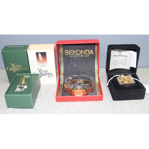 1662 - A Sekonda gold coloured ladies wristwatch, a Classe imperial present photo clock and a Swarovski cry... 