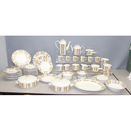 1717 - A large qty of retro Midwinter Sienna pattern dinner service and tea service ceramics