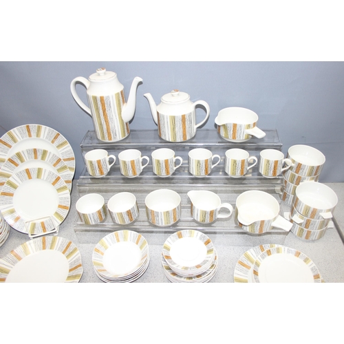 1717 - A large qty of retro Midwinter Sienna pattern dinner service and tea service ceramics