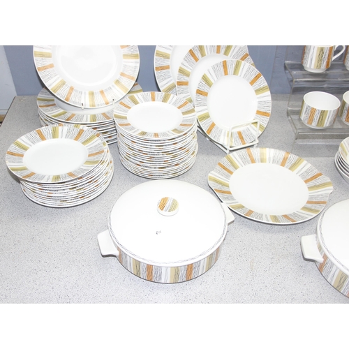 1717 - A large qty of retro Midwinter Sienna pattern dinner service and tea service ceramics