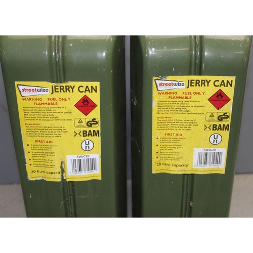 706 - Pair of green 20ltr fuel cans