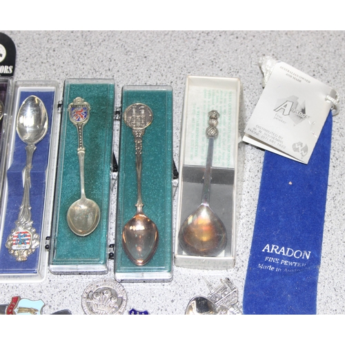 1023 - Qty of mixed silver-plated collectors spoons, some boxed, approx 890g gross