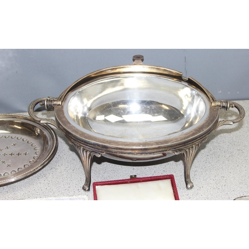 1025 - Qty of mixed silver plated items to incl coffee bean teaspoons, cruet sets, trays etc