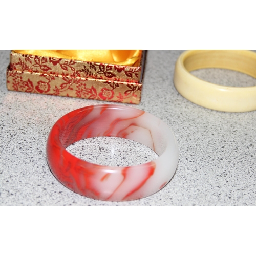 1109 - Boxed Chinese blood red and white polished jadeite bangle and two vintage Bakelite bracelets (3)